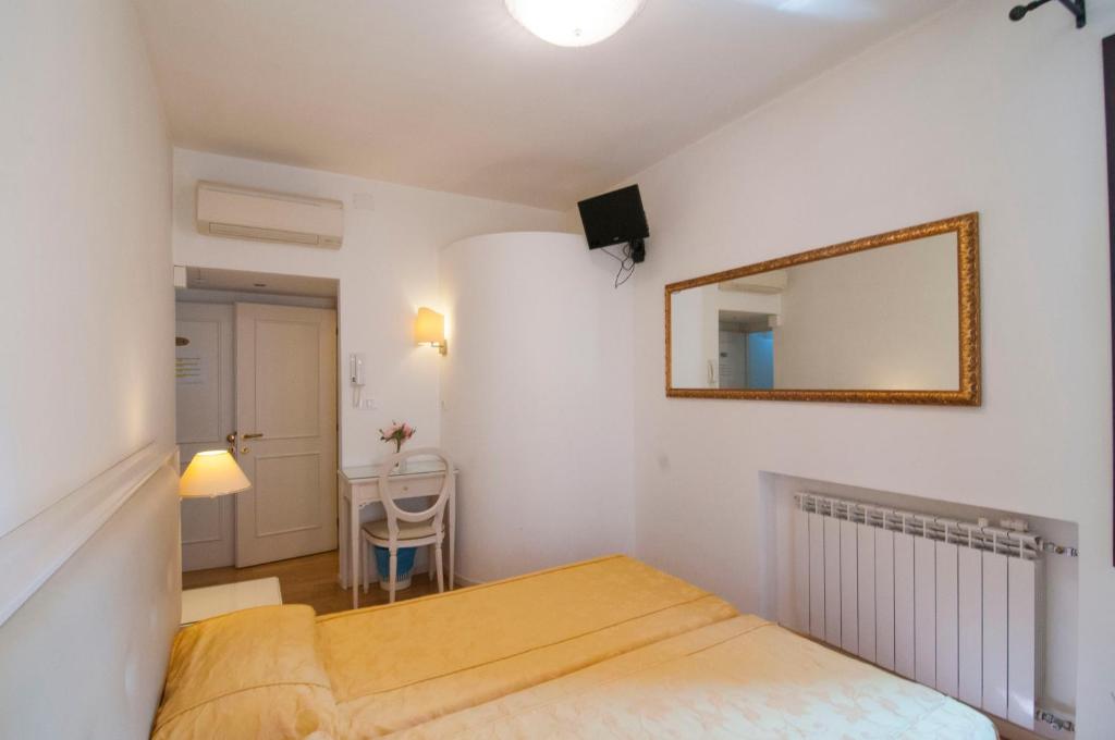 Postel nebo postele na pokoji v ubytování Albergo ai Tolentini