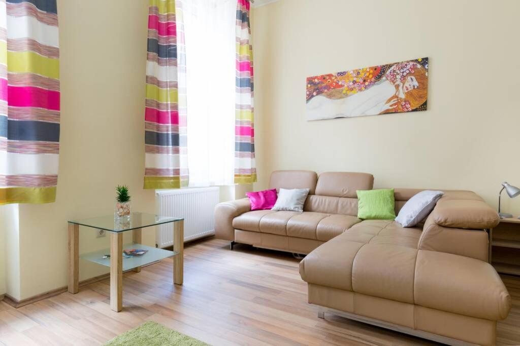A seating area at Luxury apartment in the city center