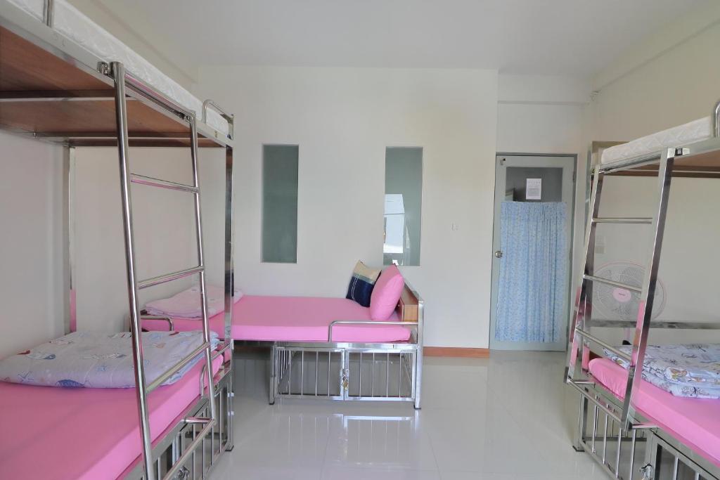 Postel nebo postele na pokoji v ubytování Saen Sabai Hostel