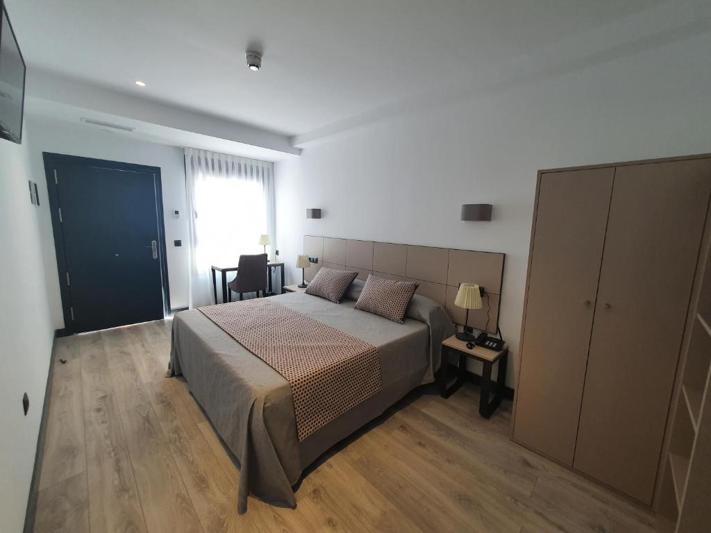 Posteľ alebo postele v izbe v ubytovaní HOTEL IBERUM