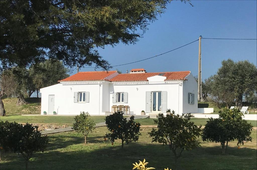 a white house with a red roof at Horta da Rosa - Adults Only in Alvito