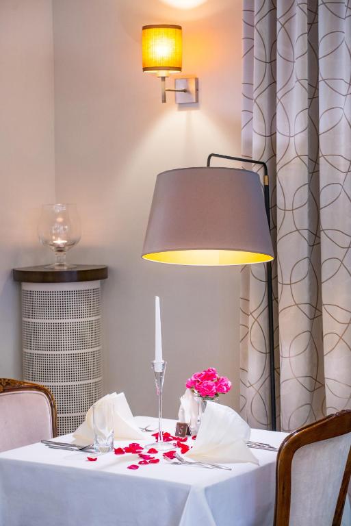 Posteľ alebo postele v izbe v ubytovaní Hotel Kazimierzówka