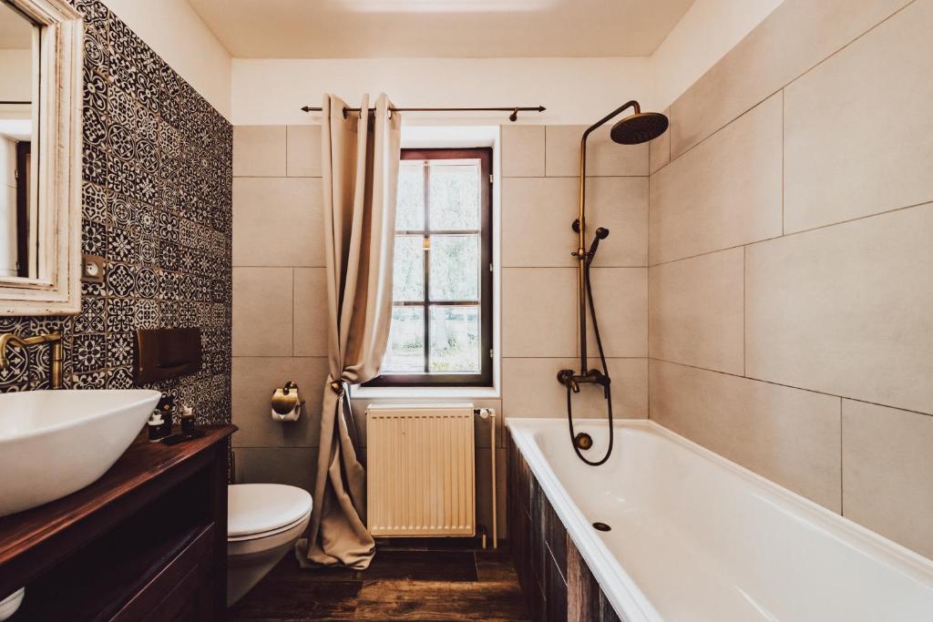 Koupelna v ubytování Resort Mlýn Černovice
