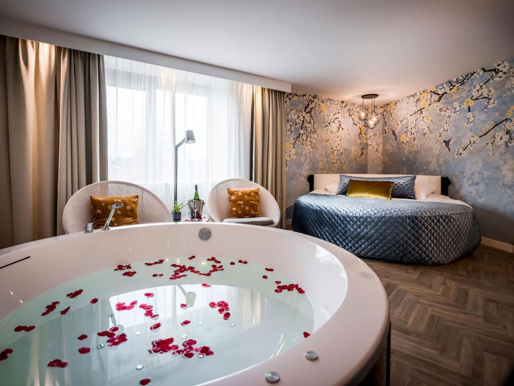 Hotel Van der Valk Maastricht - 带热水浴缸的套房