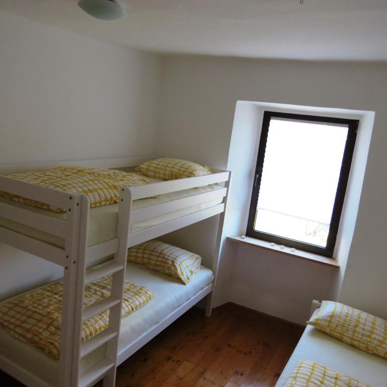 Postel nebo postele na pokoji v ubytování Hiša Šucarija