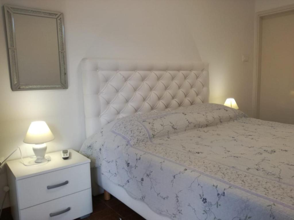 Postel nebo postele na pokoji v ubytování Apartmani Mladina