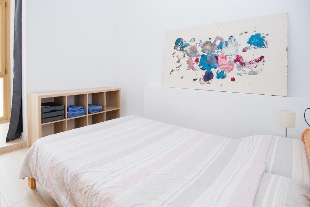 Posteľ alebo postele v izbe v ubytovaní LA SURFERA APARTMENT