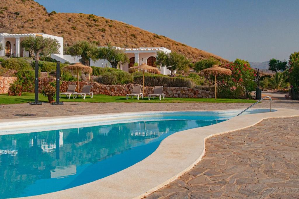 The swimming pool at or close to Finca Maltes San José