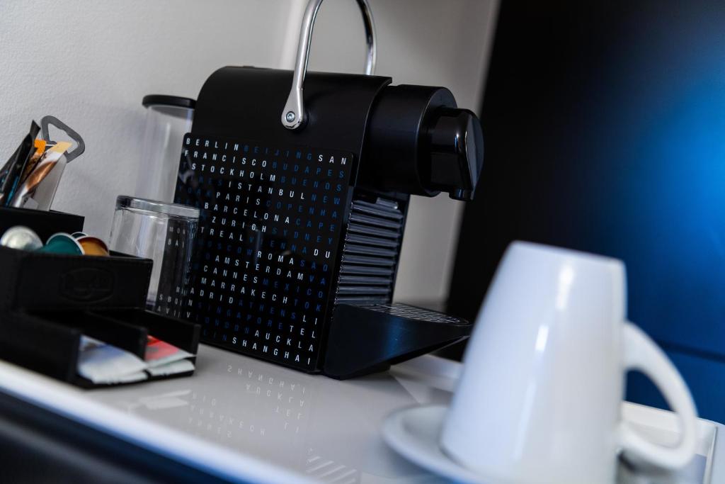 Příslušenství pro přípravu čaje a kávy v ubytování Hotel Bauernhof - Self Check-In Hotel