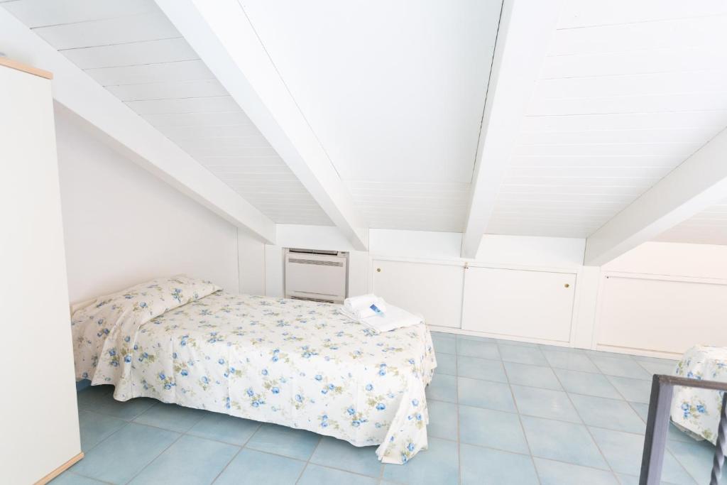 A bed or beds in a room at LUIMAR Holiday House