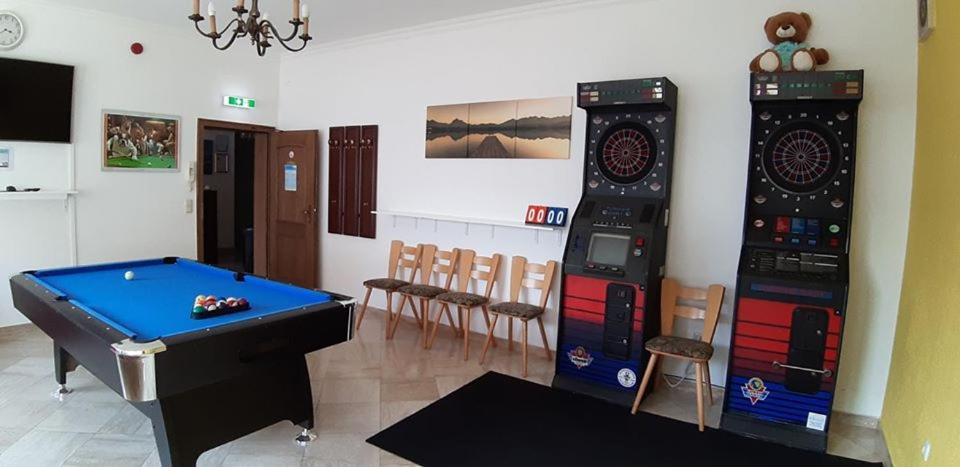 Biliár nebo kulečník v ubytování Hotel Medebach - Zum Schwanenkönig