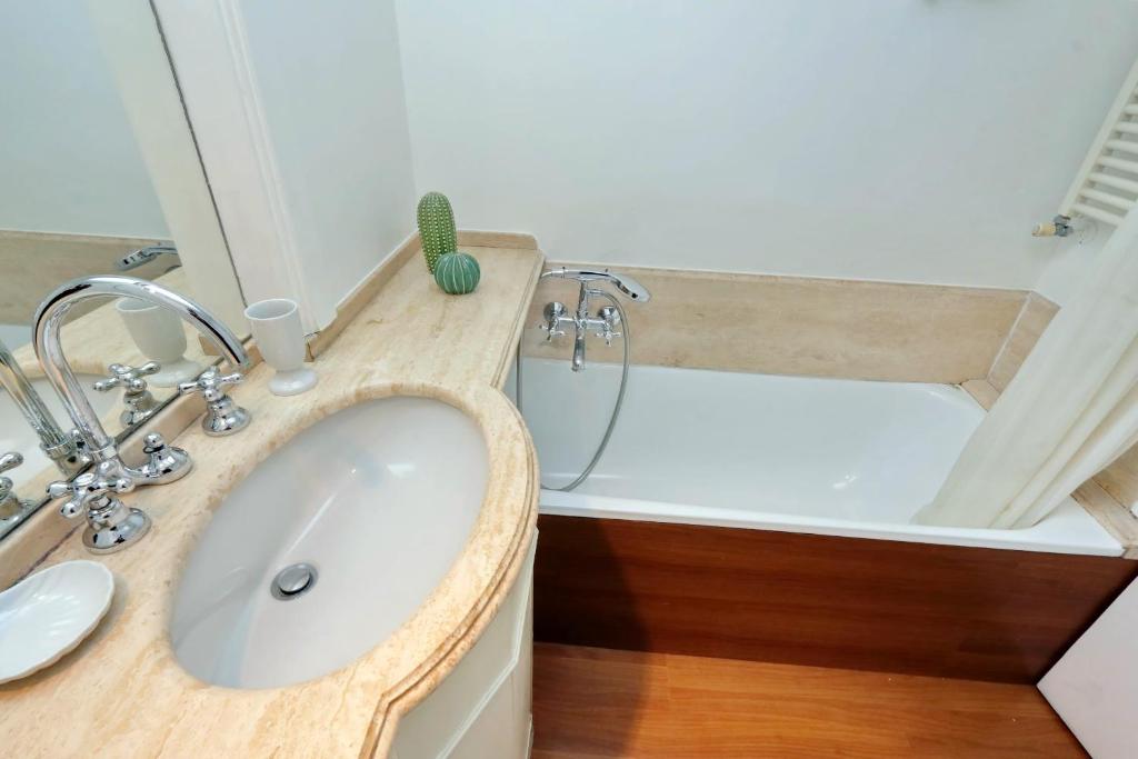 Kúpeľňa v ubytovaní RomeAsYouLike - Arancio Apartments N°9