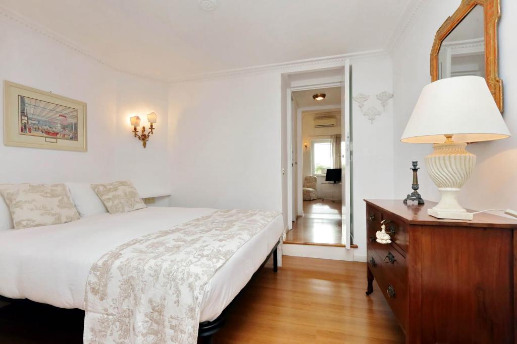 Posteľ alebo postele v izbe v ubytovaní RomeAsYouLike - Arancio Apartments N°9