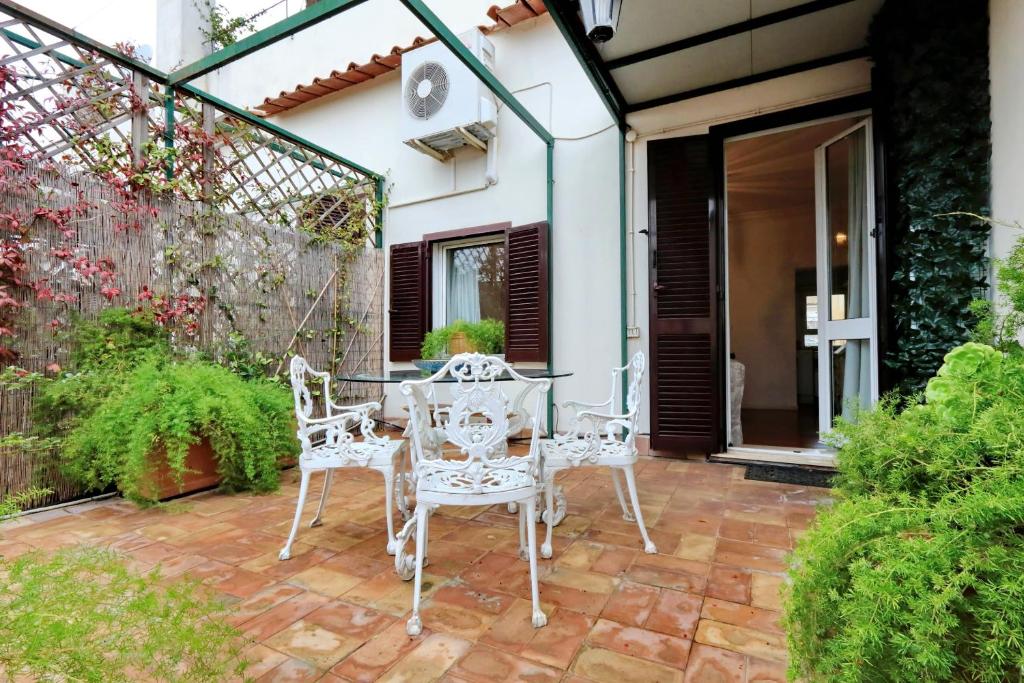 Vonkajšia záhrada v ubytovaní RomeAsYouLike - Arancio Apartments N°9