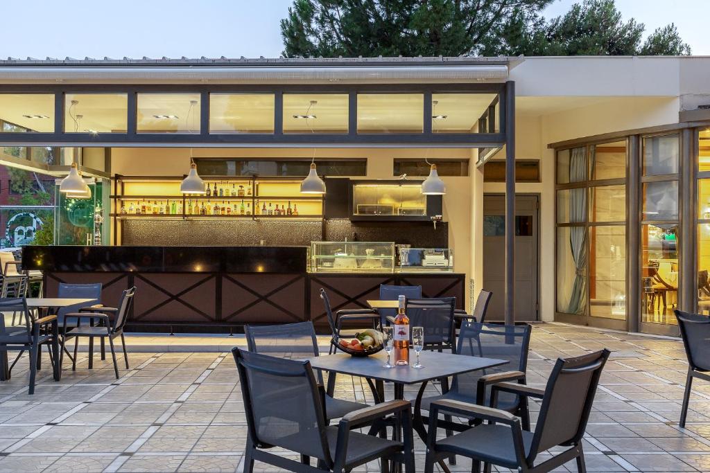 Restaurace v ubytování Oasis Hotel Apartments