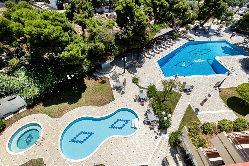 Bazén v ubytování Oasis Hotel Apartments nebo v jeho okolí
