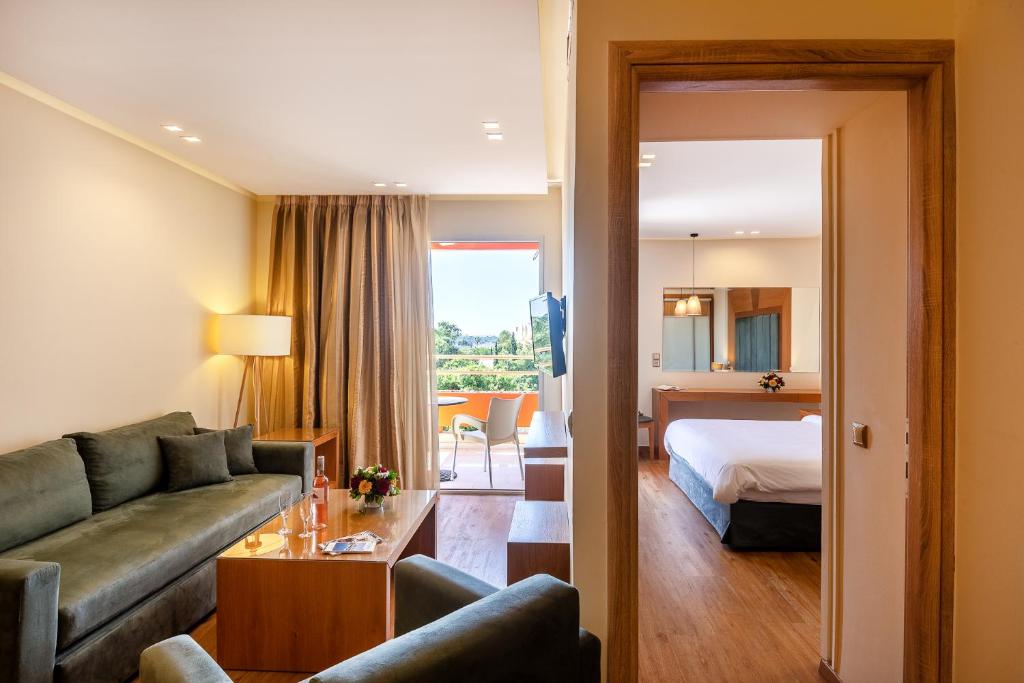 Postel nebo postele na pokoji v ubytování Oasis Hotel Apartments