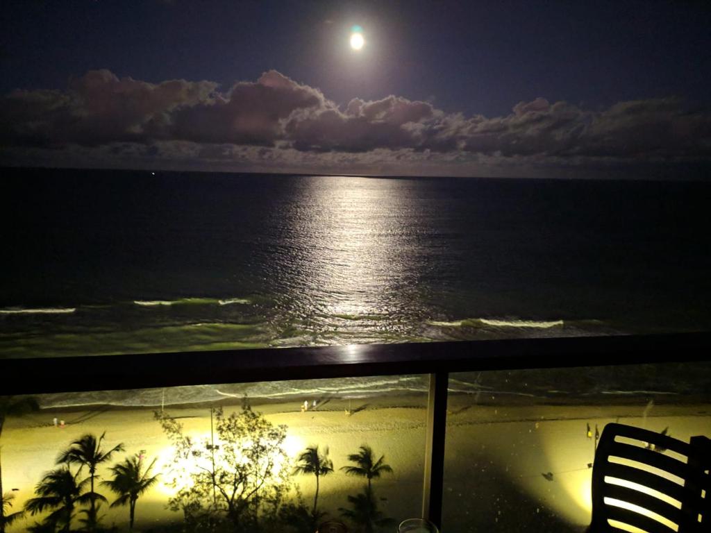  ESPETACULAR Flat Beira Mar e Pé na Areia