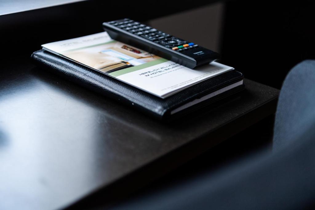 TV a/nebo společenská místnost v ubytování Hotel Bauernhof - Self Check-In Hotel