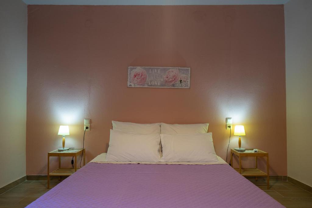 The house under the rocks of Meteora 1 - 4