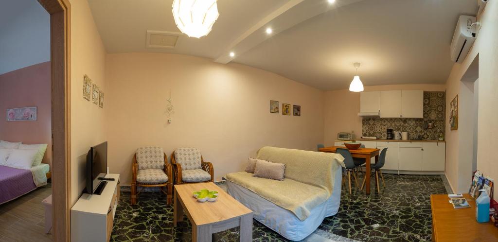 The house under the rocks of Meteora 1 - 10