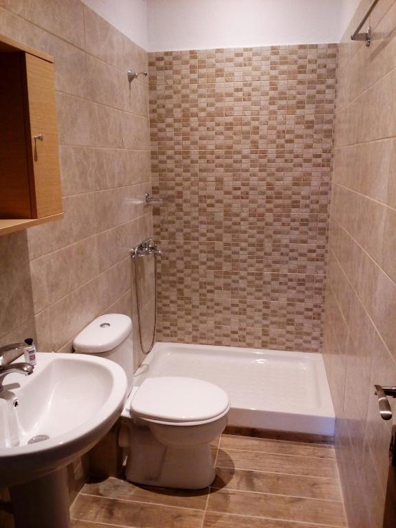 Koupelna v ubytování Stelios House