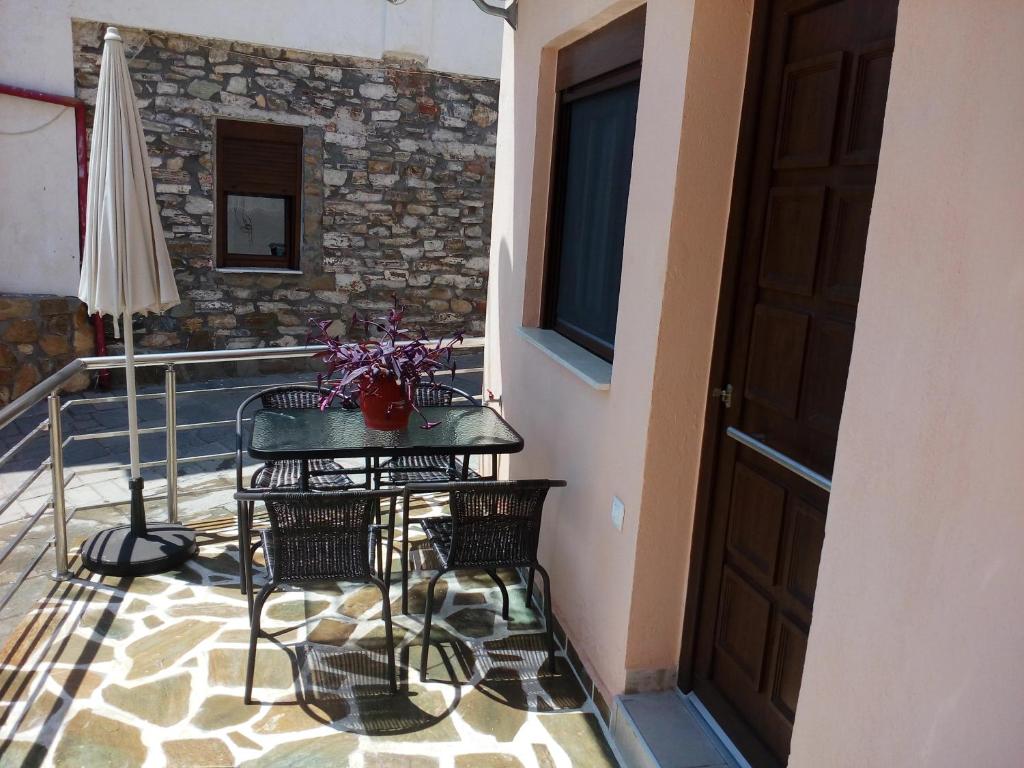 Balkón nebo terasa v ubytování Stelios House