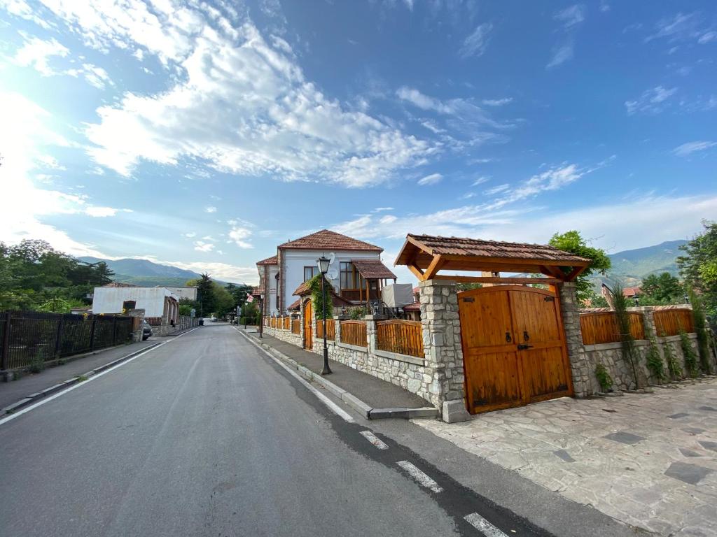 Nespecifikovaný výhled na hory nebo výhled na hory při pohledu z hotelu