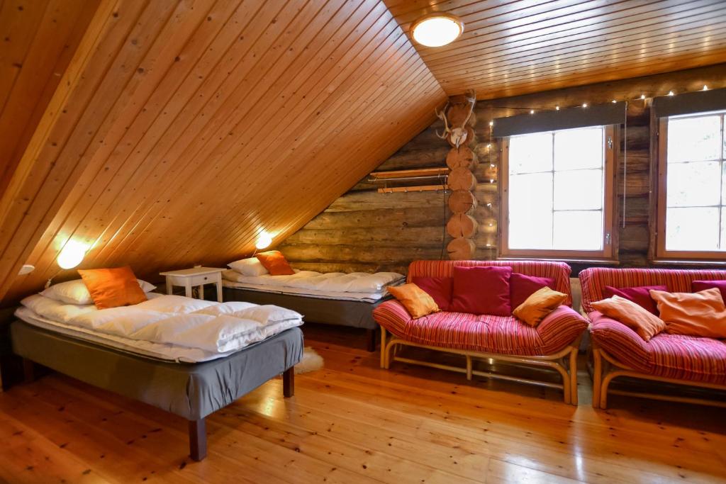Posezení v ubytování Ylläshilla Cottage