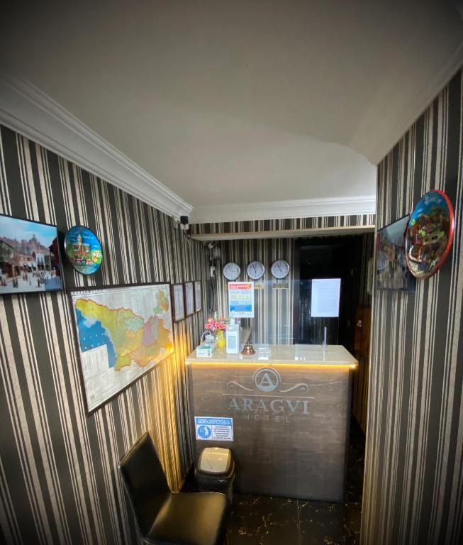 TV a/nebo společenská místnost v ubytování Hotel Aragvi