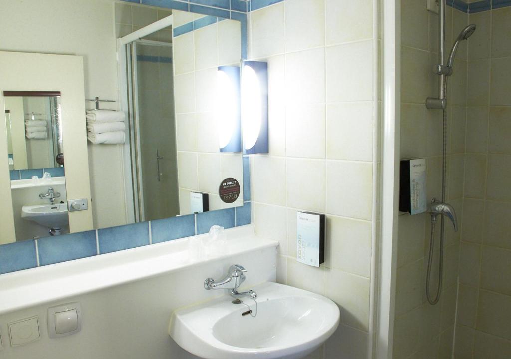 Campanile Dijon Centre - Gare - Resim 30