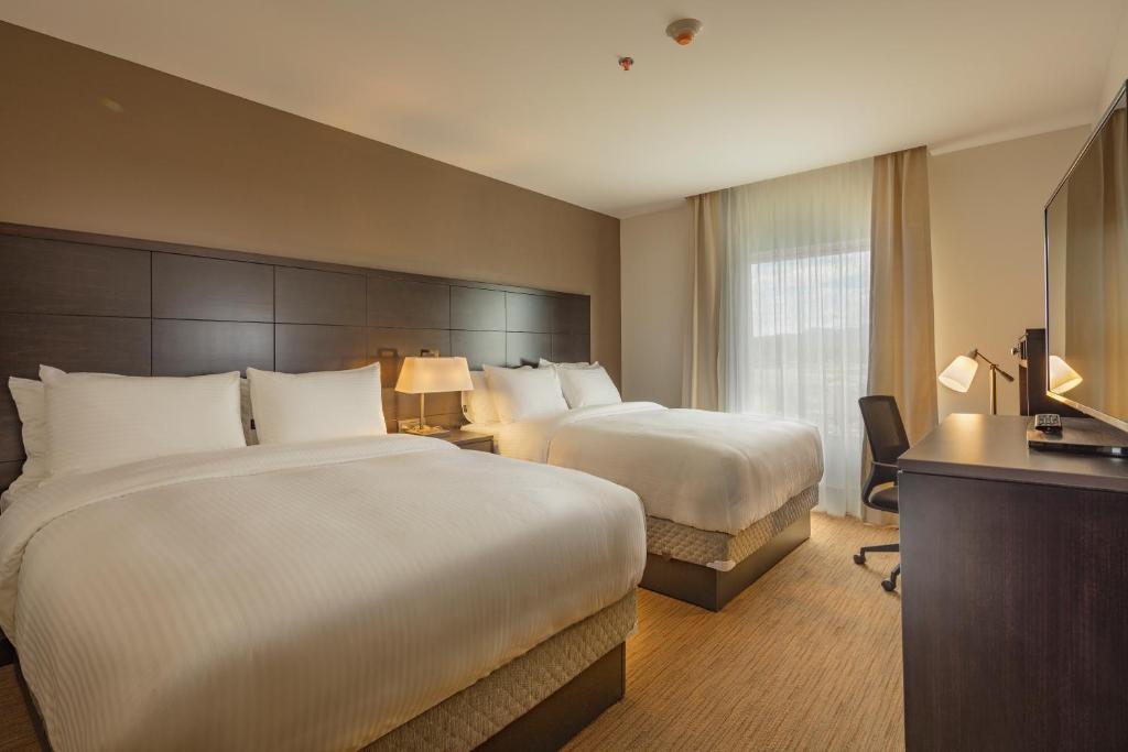 Postel nebo postele na pokoji v ubytování Staybridge Suites - Irapuato by IHG