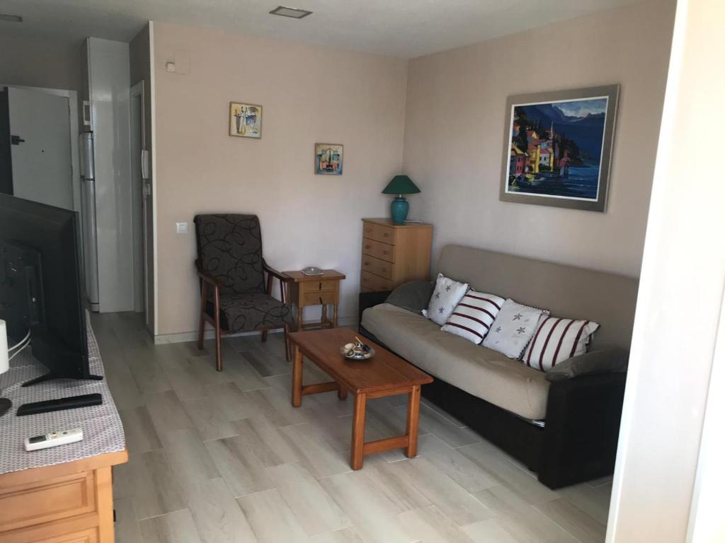 A television and/or entertainment centre at SERVICE APART LAZARO - Aguamarina 1 dormitorio