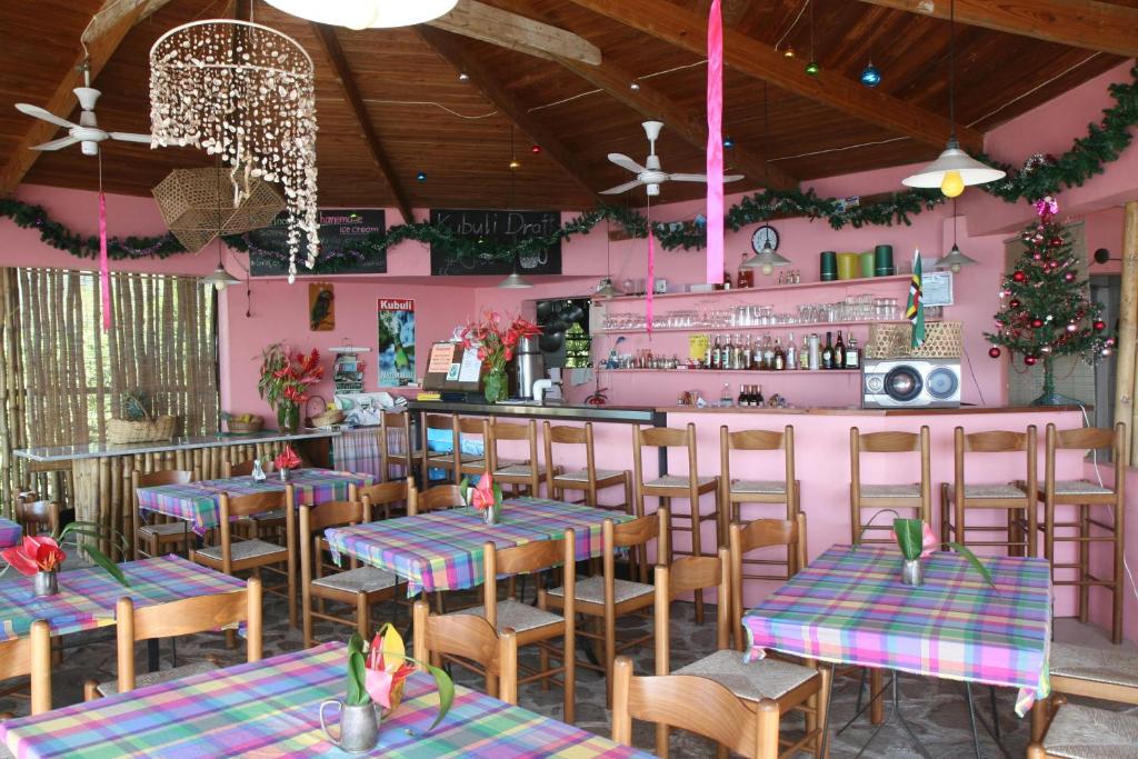 Restoran atau tempat lain untuk makan di Tamarind Tree Hotel