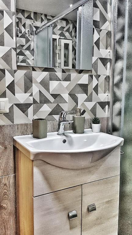 A bathroom at Sunrise 15