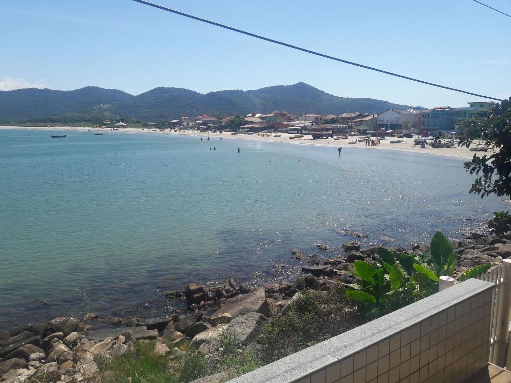 Linda casa 3 quartos 60 m da praia em Florianópolis - ideal para famílias