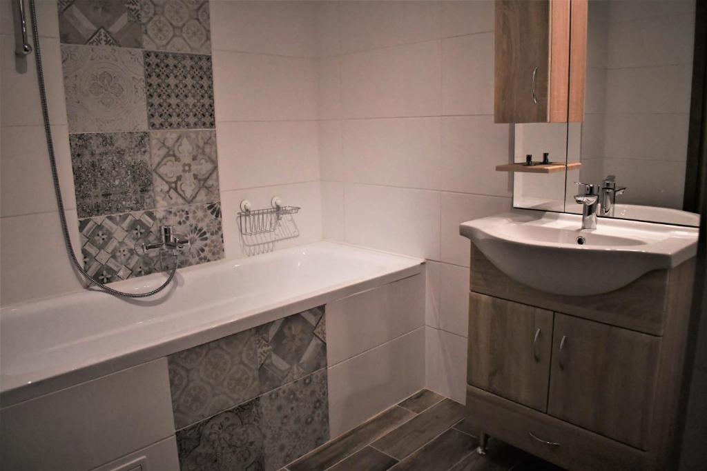 VATUS Apartmanház Vác - Appartement Met Terras