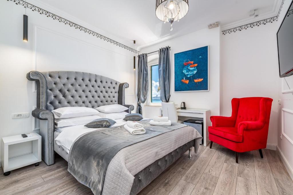 
Deluxe Room - Partial Sea and Promenade View
