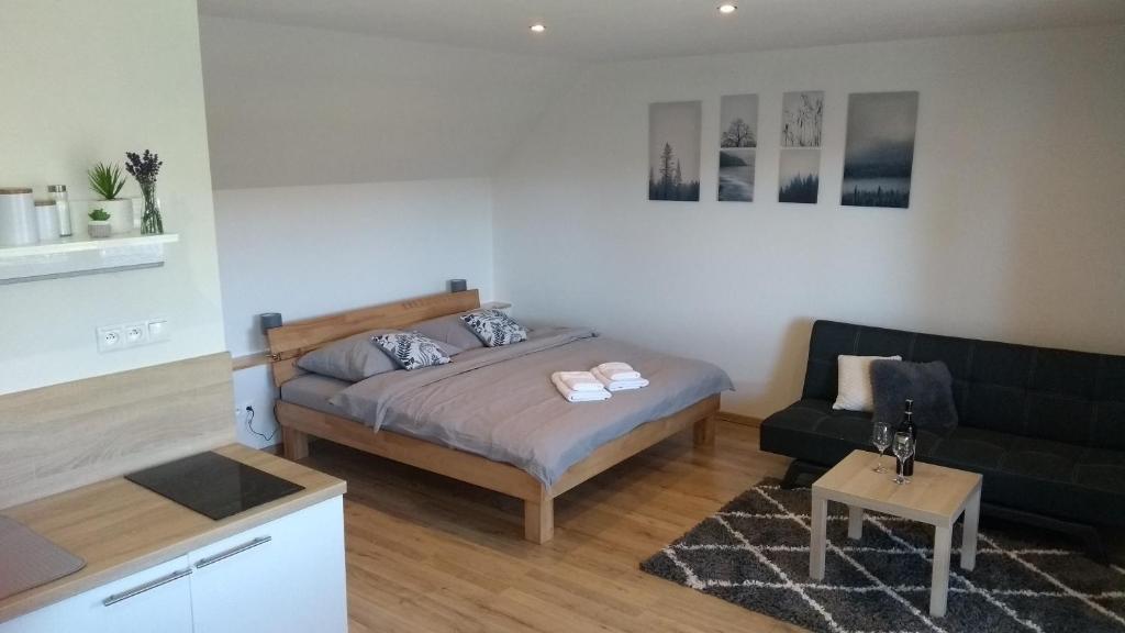 Postel nebo postele na pokoji v ubytování ADEMI Apartments