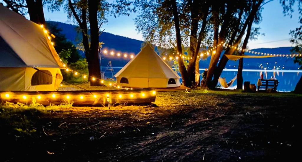Příroda nedaleko luxury tent