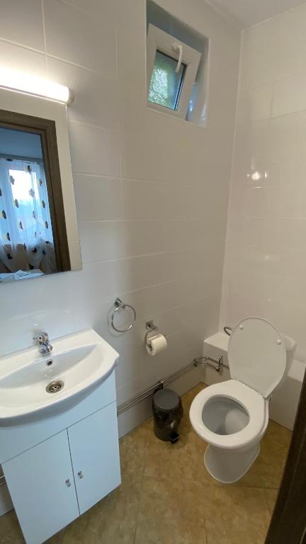 Casa Clau Cazare Orșova - Double Room (1 Adult + 1 Child)