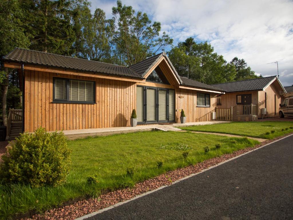 une maison sur le côté d'une route dans l'établissement Treetops, à Newcastle upon Tyne