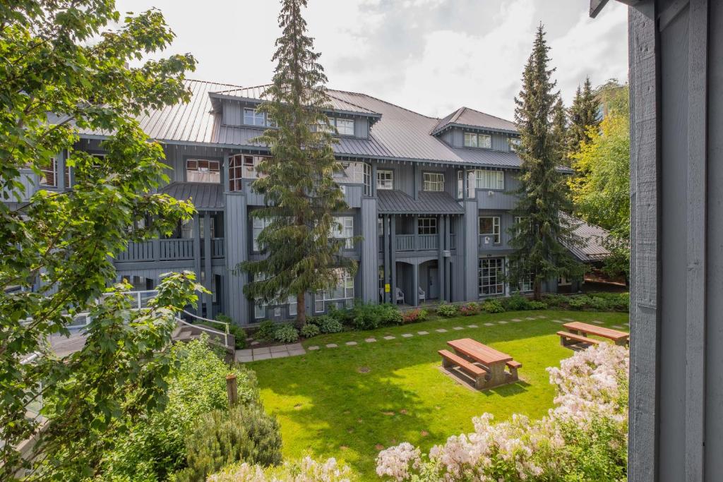 Zahrada ubytování Glaciers Lodge by Outpost Whistler