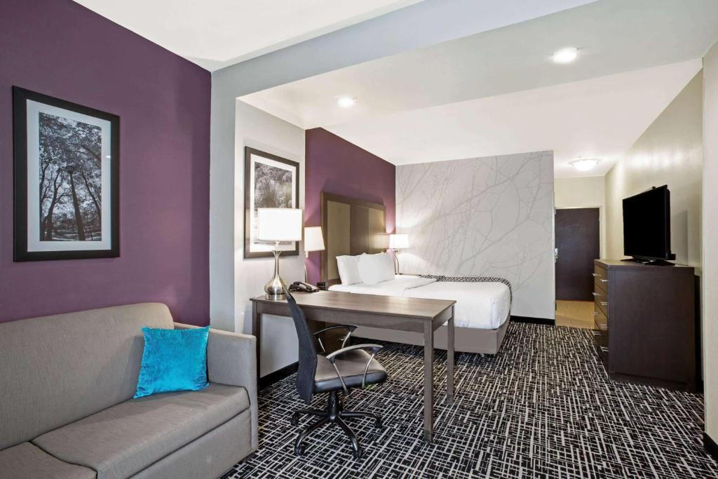 La Quinta by Wyndham York photo