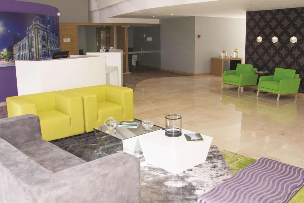 Posezení v ubytování La Quinta by Wyndham Medellin