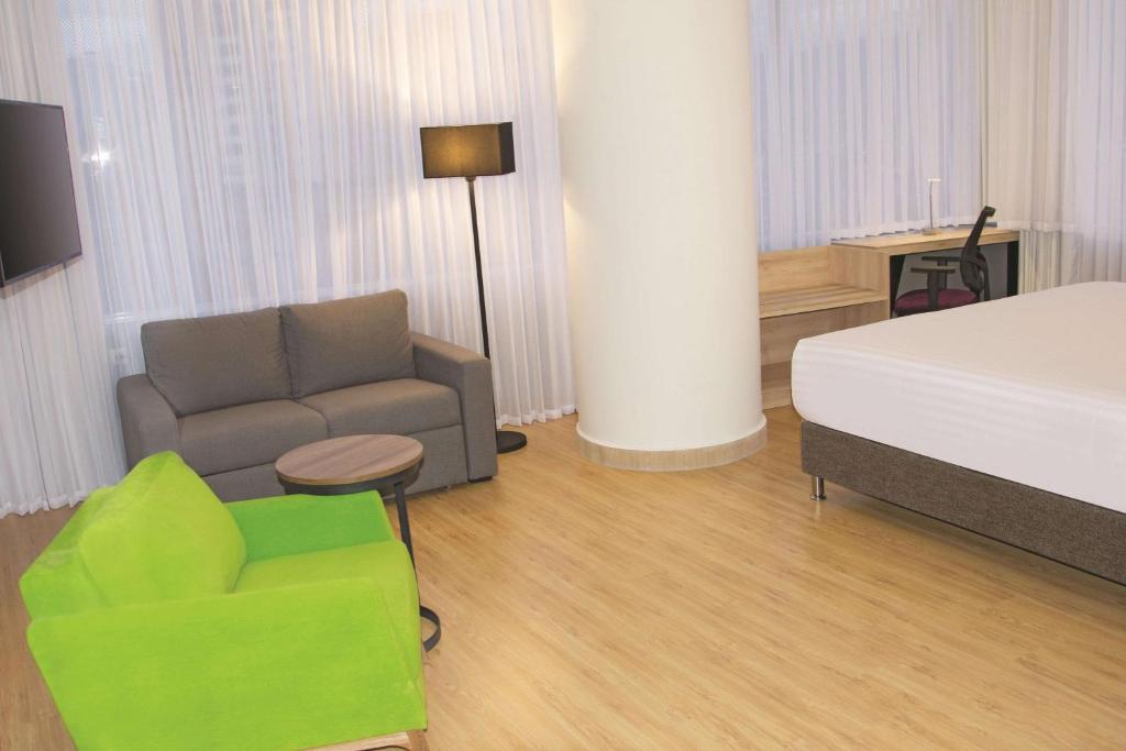 Posezení v ubytování La Quinta by Wyndham Medellin