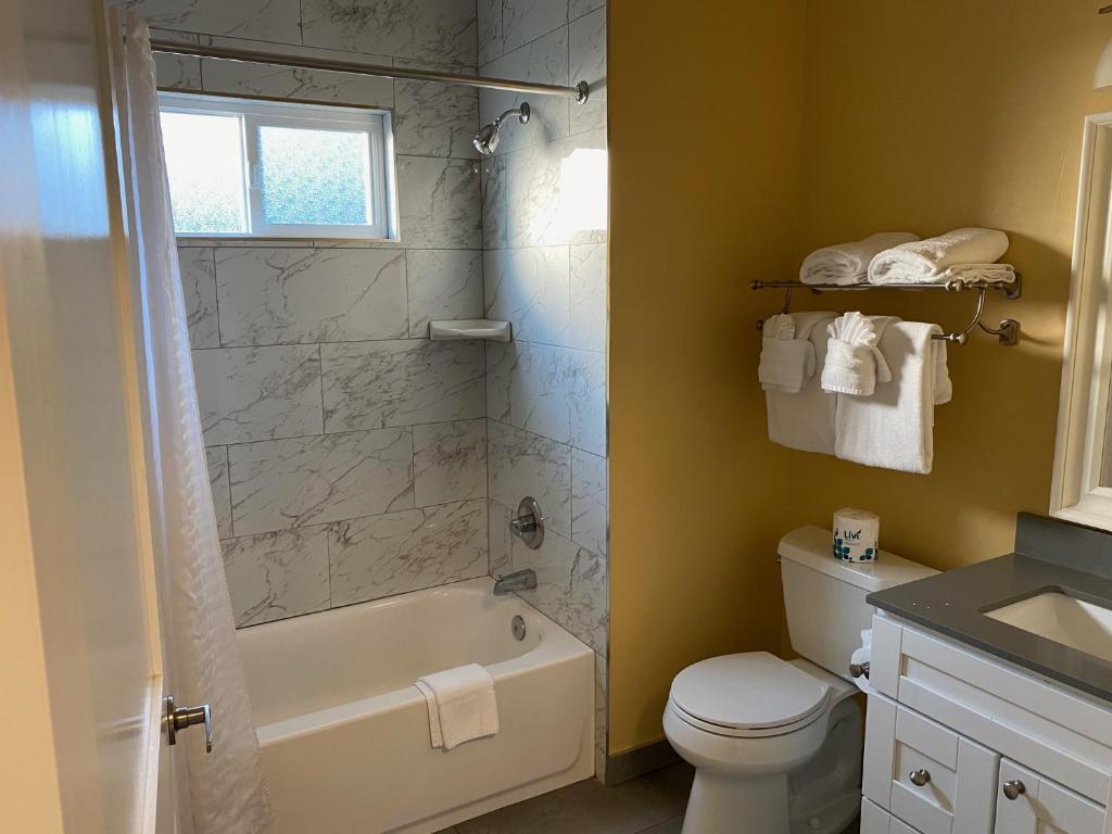 Sea Breeze Inn - Pacific Grove photo