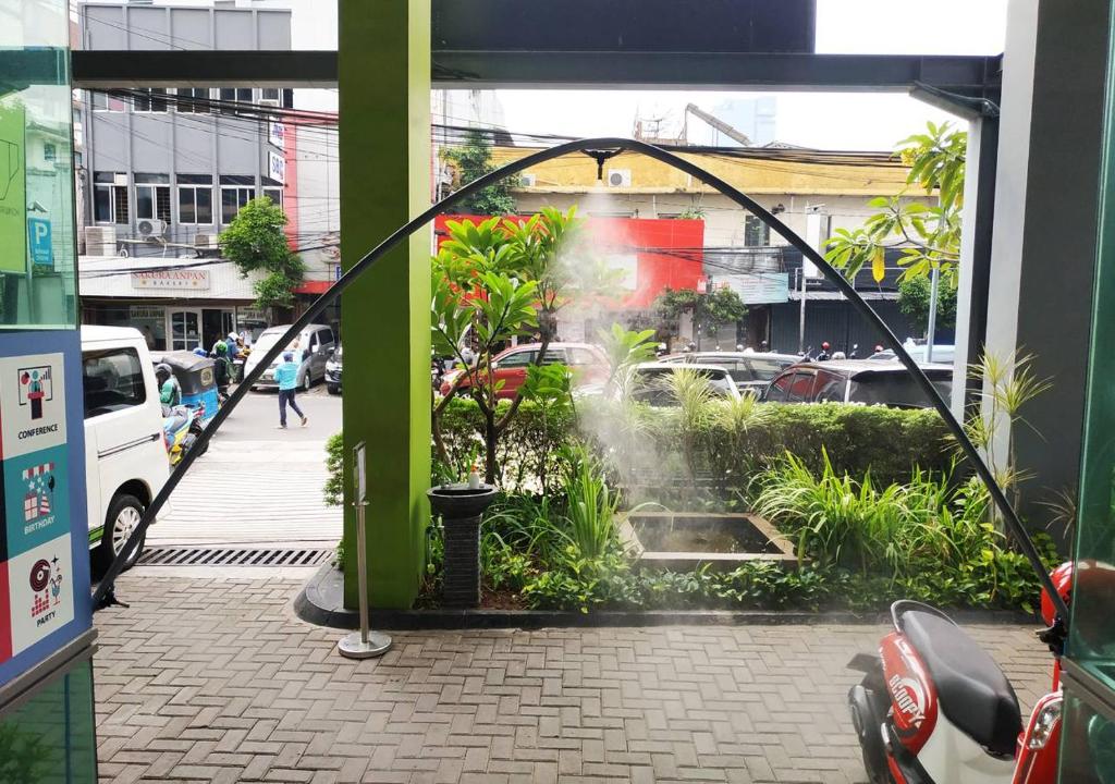 Taman di luar MaxOneHotels.com at Sabang