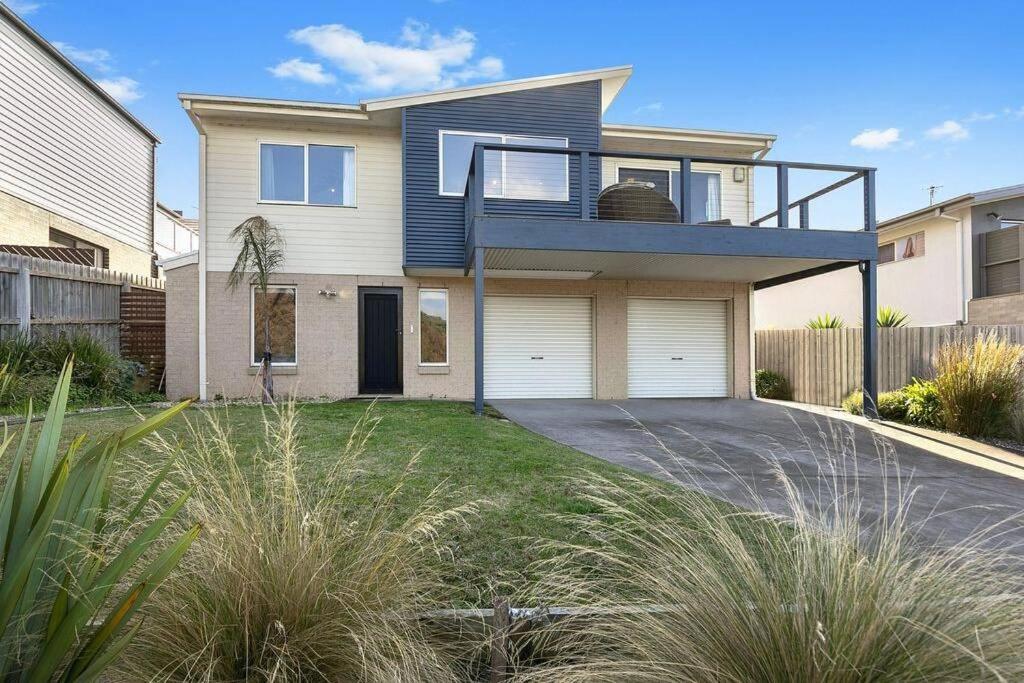 Jan Juc Ocean Views - Pet friendly - Minimum 2 nights Only !! - Housity