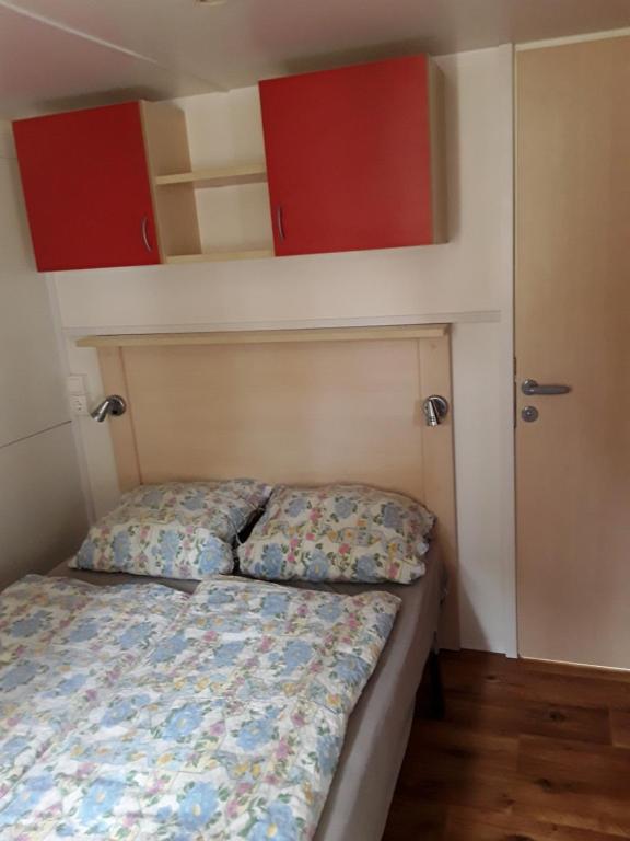 Posteľ alebo postele v izbe v ubytovaní Mobilhome Privlaka